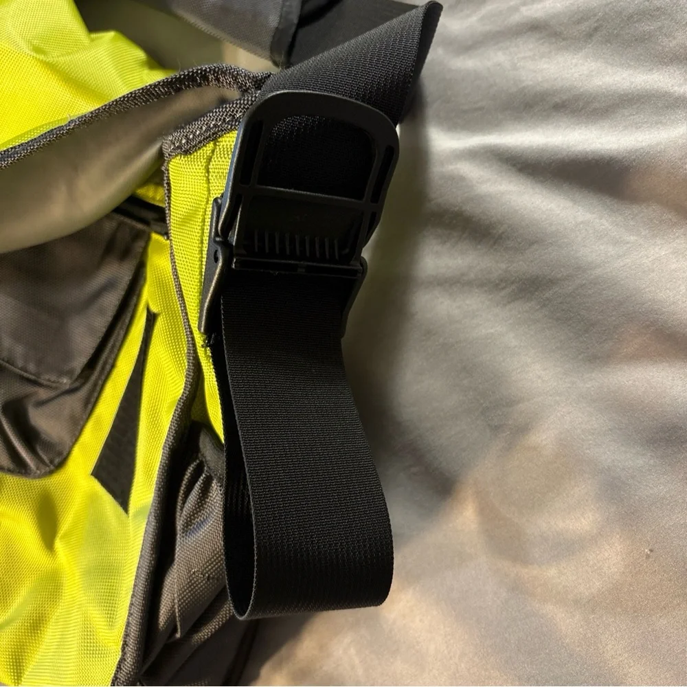 Columbia Titanium Laptop Messenger Bag Nylon Green/Black Organizer Pockets EUC